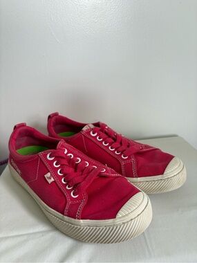 Cariuma x Pantone Canvas Sneakers Pink Low Top Shoes Women’s Size 9